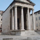 Il tempio di Augusto ed il foro romano 